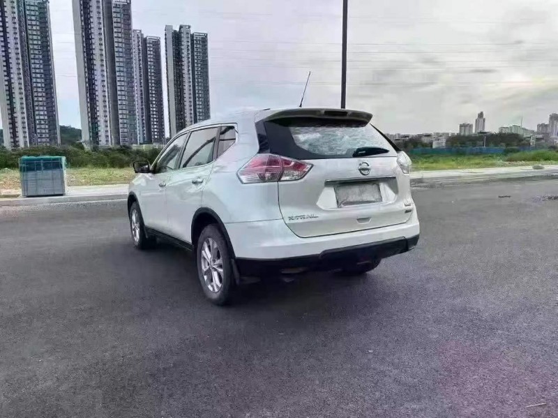 江门17年日产奇骏9