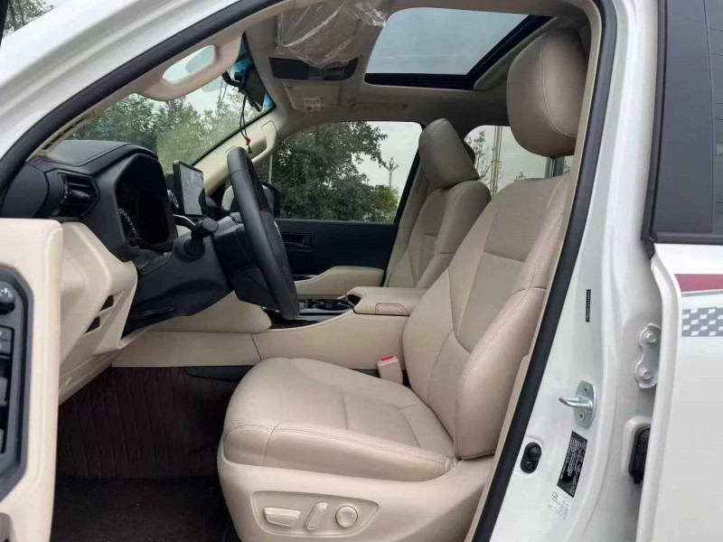 重庆24年丰田兰德酷路泽5