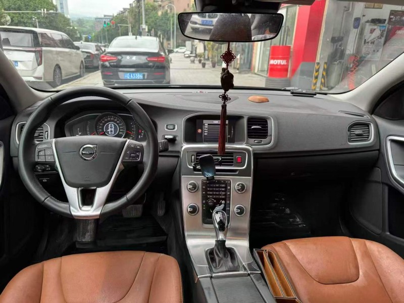 重庆19年沃尔沃S60L4