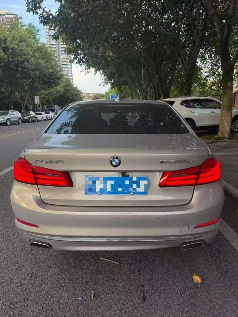 重庆18年宝马5系8