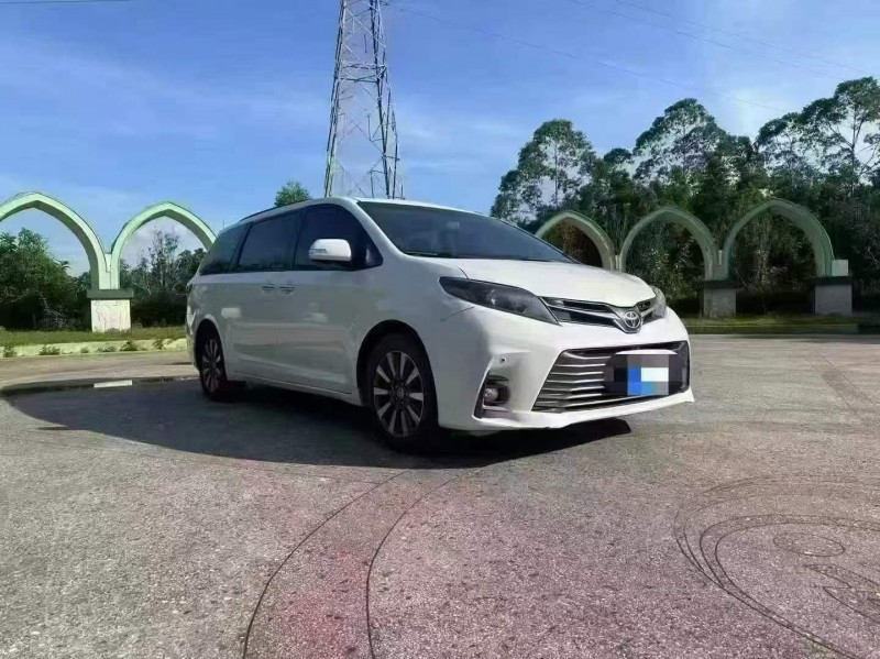 桂林16年丰田塞纳3