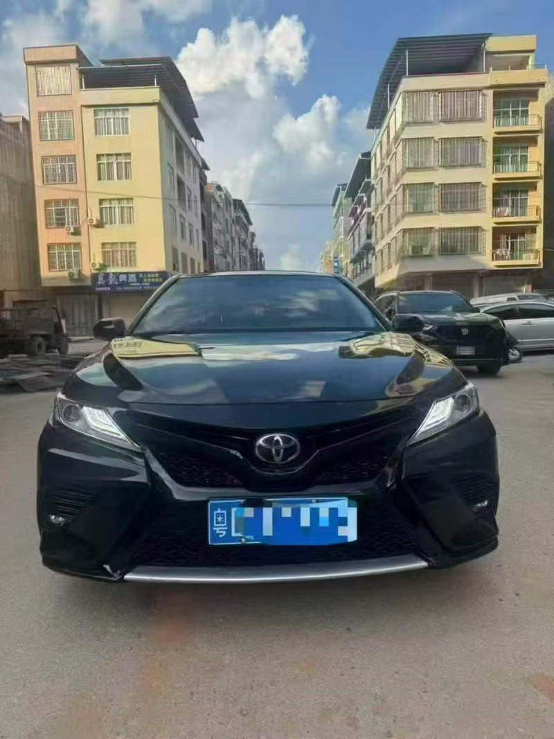 防城港18年丰田凯美瑞1