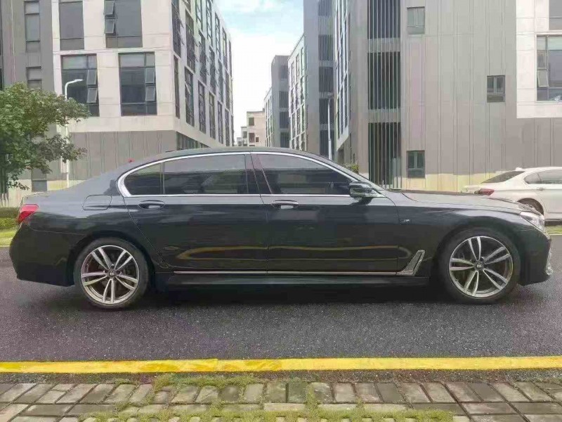 广州17年宝马7系8