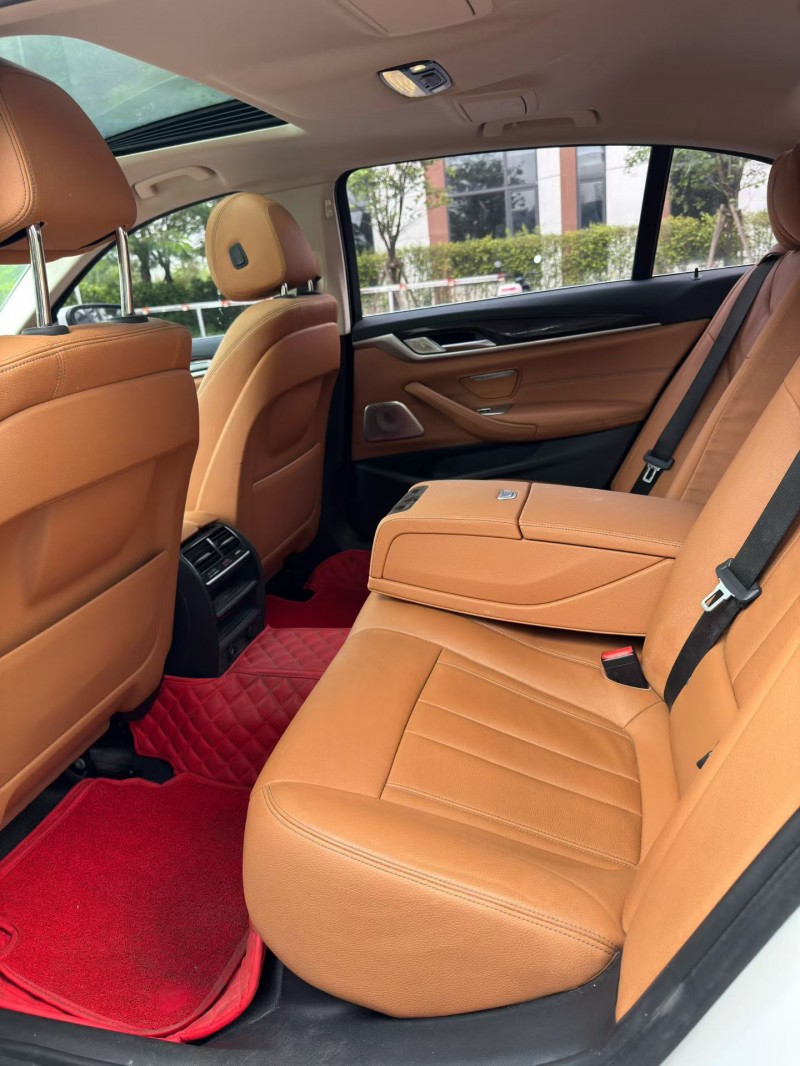 广州18年宝马5系4