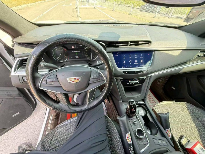 太原20年凯迪拉克XT54