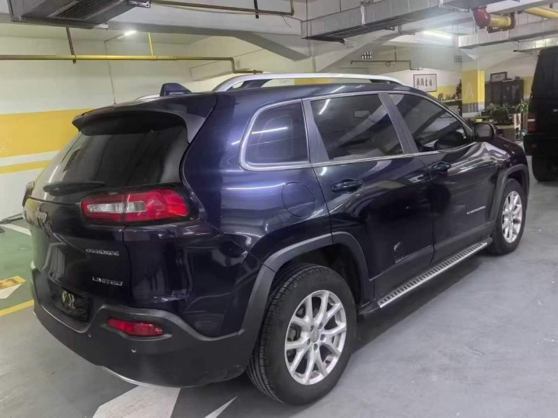 黄石18年Jeep自由光7