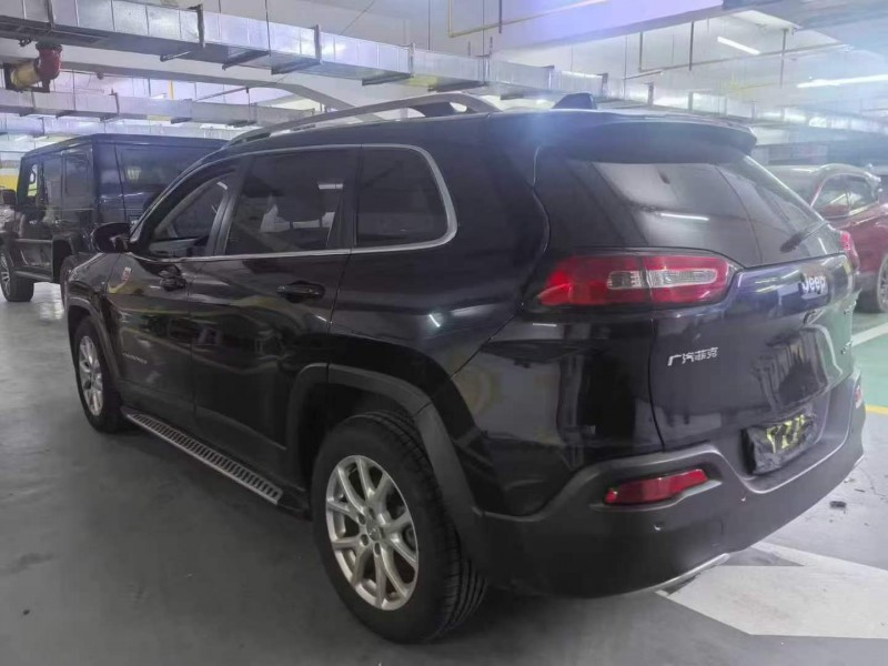 黄石18年Jeep自由光8