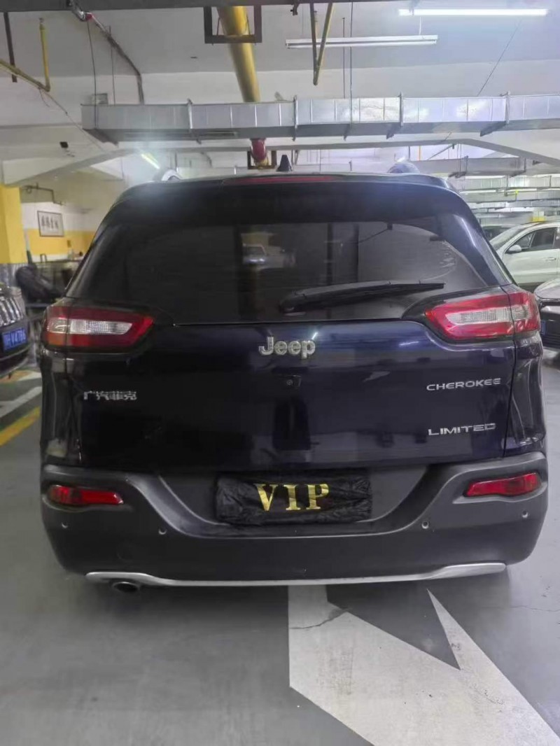 黄石18年Jeep自由光9