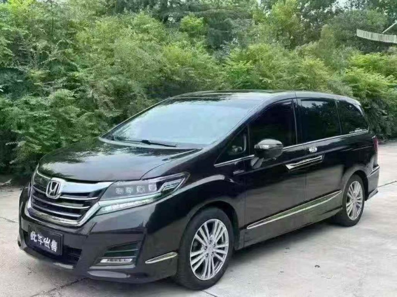 景德镇18年本田艾力绅3