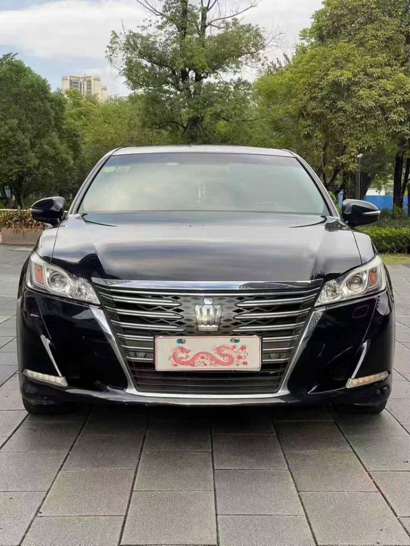 佛山18年丰田皇冠1