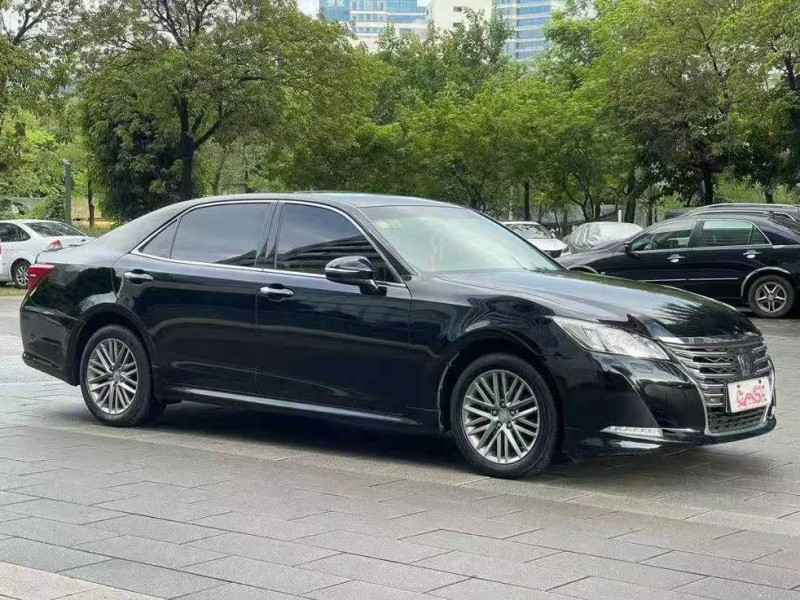 佛山18年丰田皇冠3