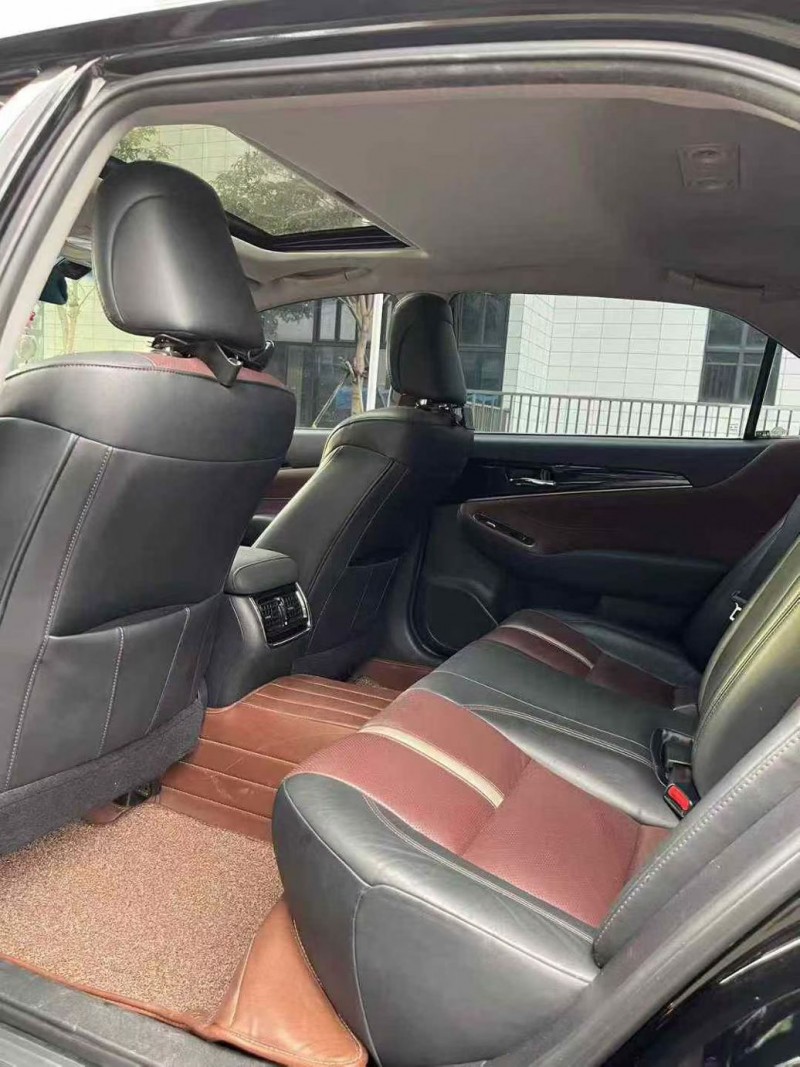 佛山18年丰田皇冠5