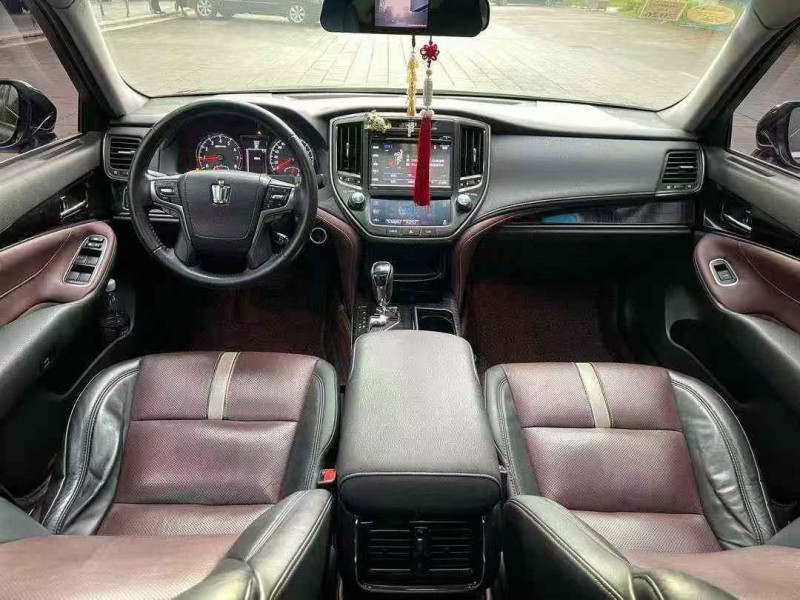 佛山18年丰田皇冠6