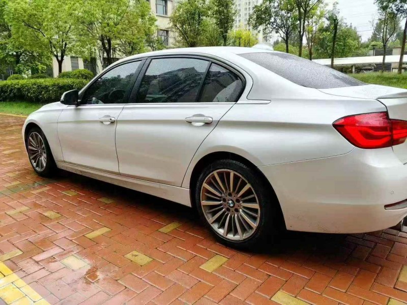 开封19年宝马3系8