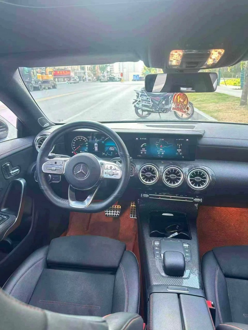 成都21年奔驰CLA8