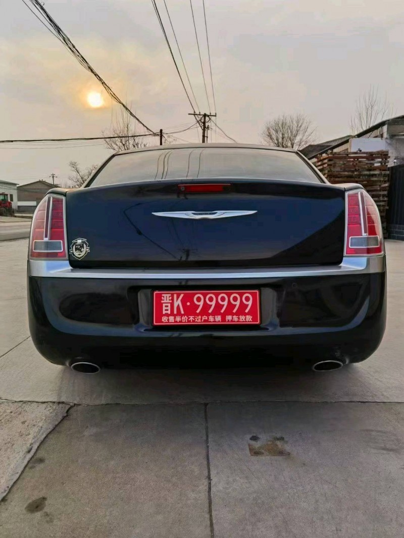 晋中17年克莱斯勒300C9