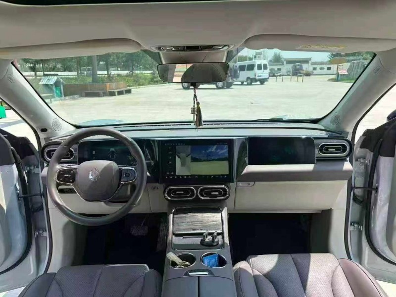 徐州22年零跑汽车C114