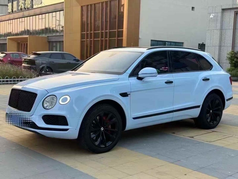 张家口18年宾利添越2