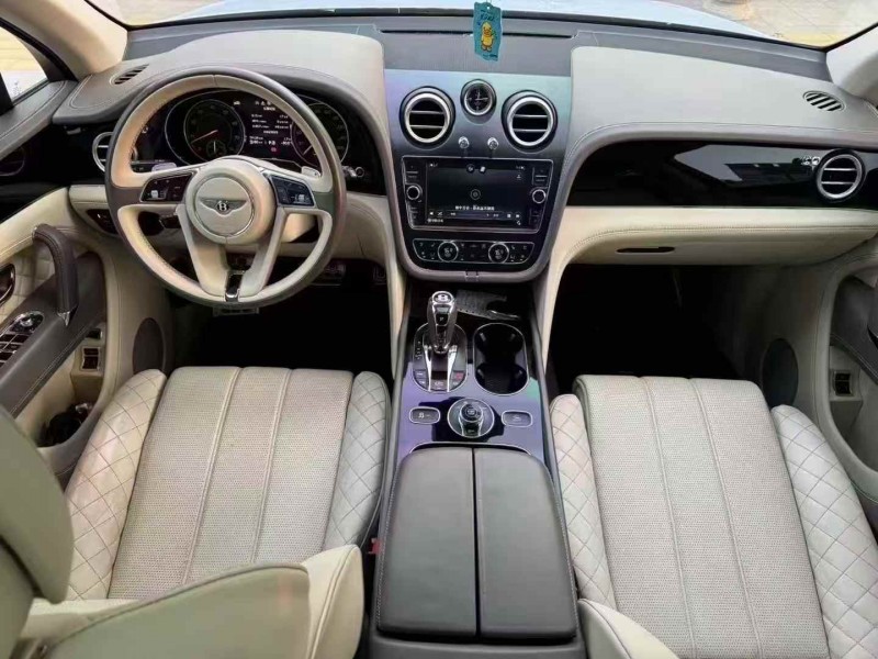 张家口18年宾利添越4