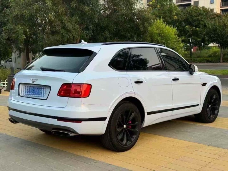 张家口18年宾利添越8