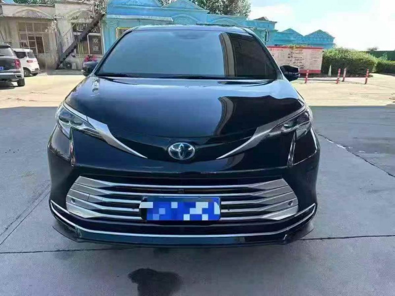 济宁22年丰田塞纳1