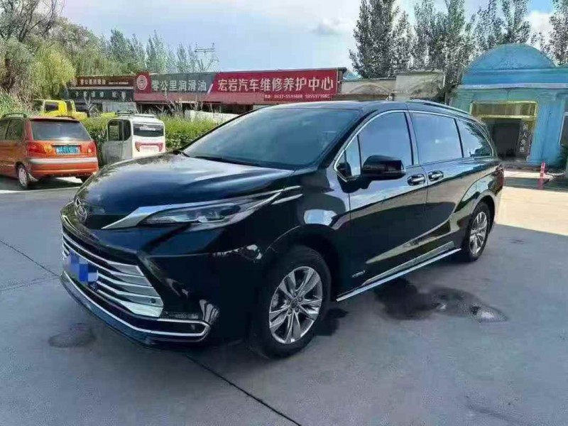 济宁22年丰田塞纳3