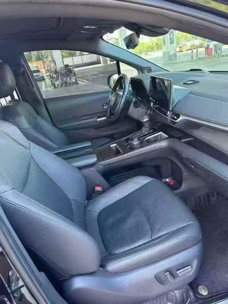 济宁22年丰田塞纳4