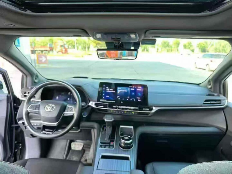 济宁22年丰田塞纳5