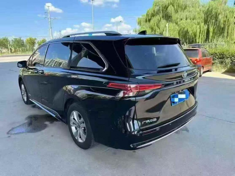 济宁22年丰田塞纳8