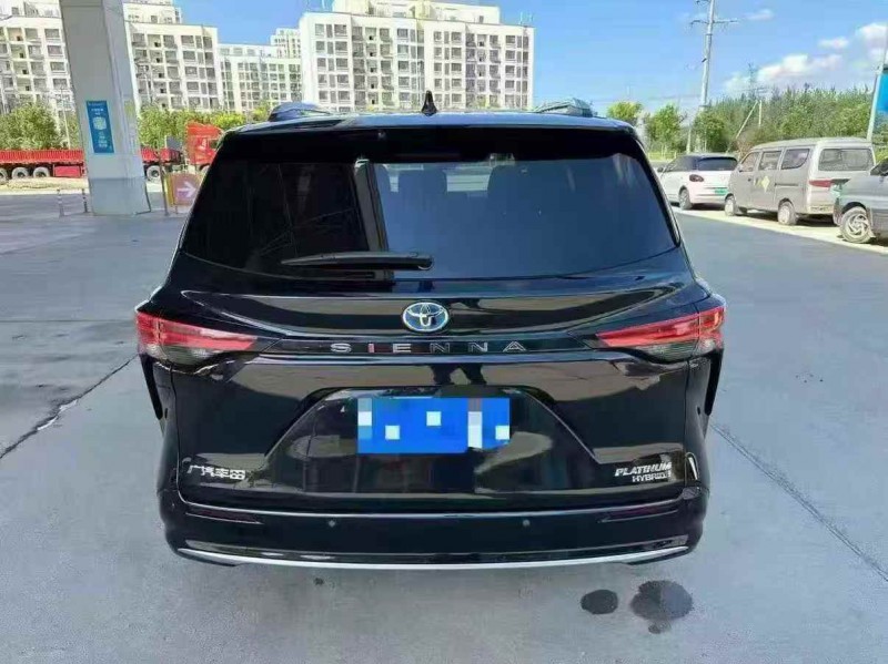 济宁22年丰田塞纳9