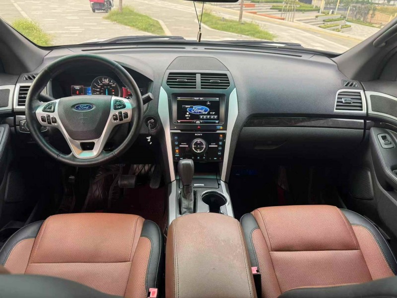 淄博15年福特探险者5