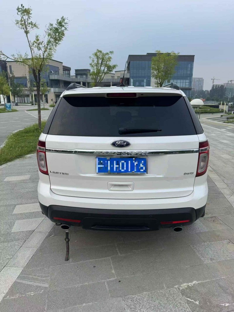 淄博15年福特探险者9