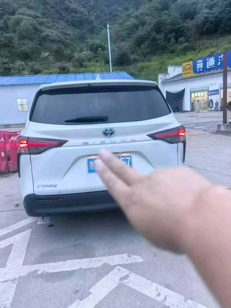 长沙22年丰田塞纳4