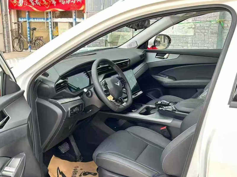 保定25年凯翼昆仑7