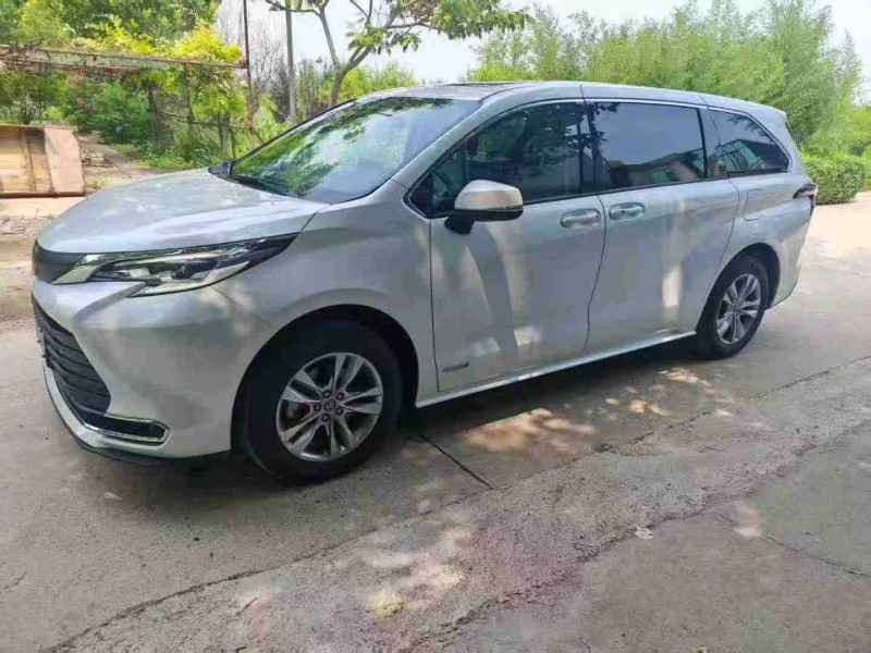 保定23年丰田塞纳2