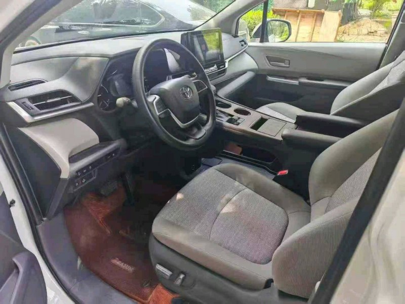 保定23年丰田塞纳6