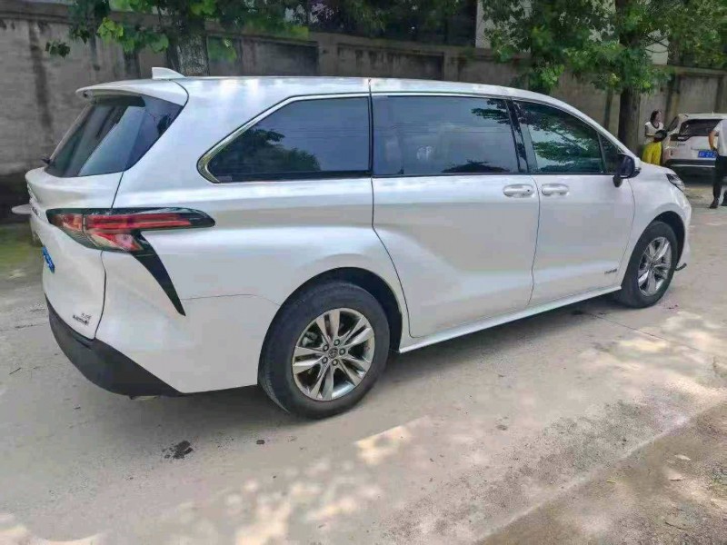 保定23年丰田塞纳7