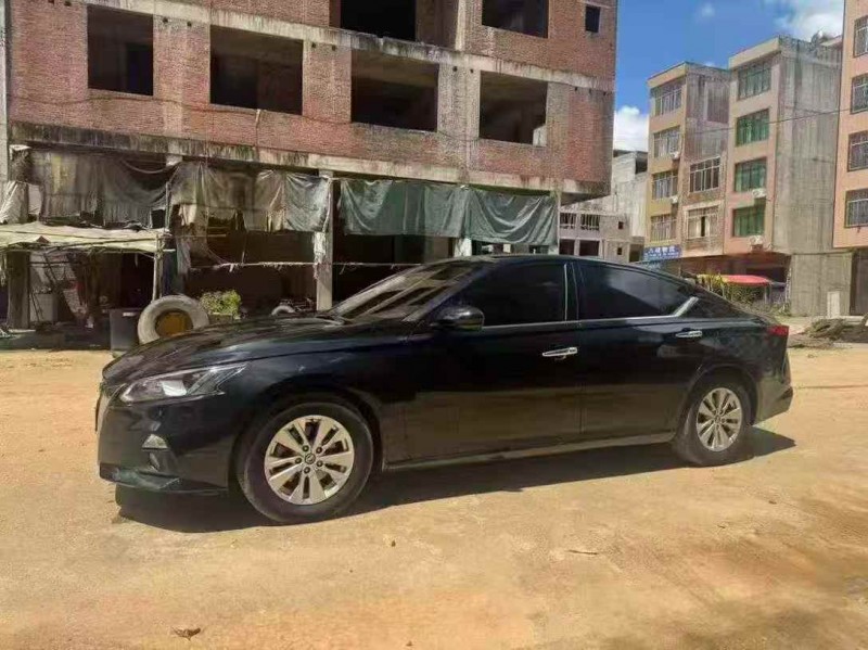 南宁22年日产天籁2