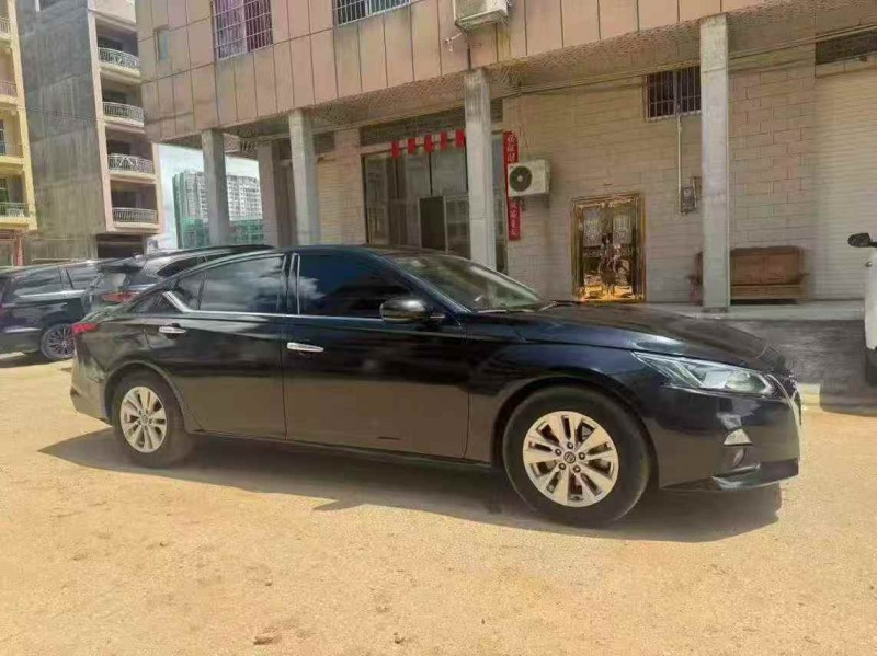 南宁22年日产天籁3