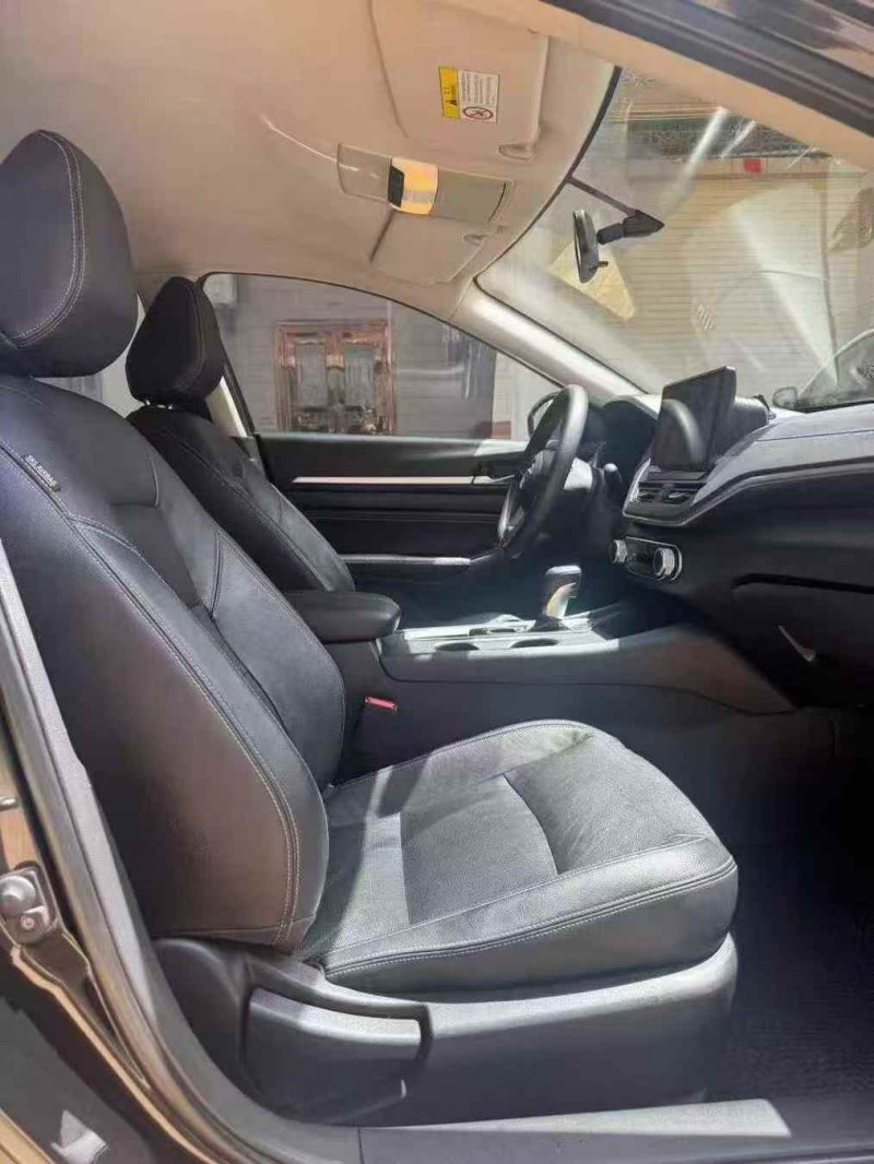 南宁22年日产天籁4