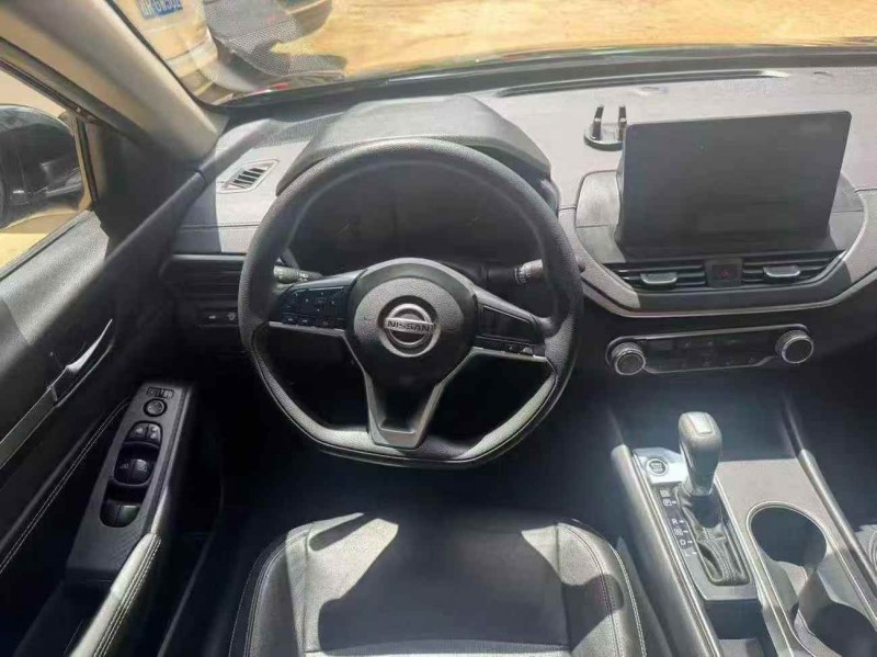 南宁22年日产天籁5