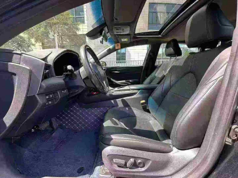 广州19年丰田亚洲龙5