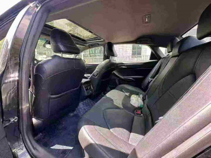 广州19年丰田亚洲龙6