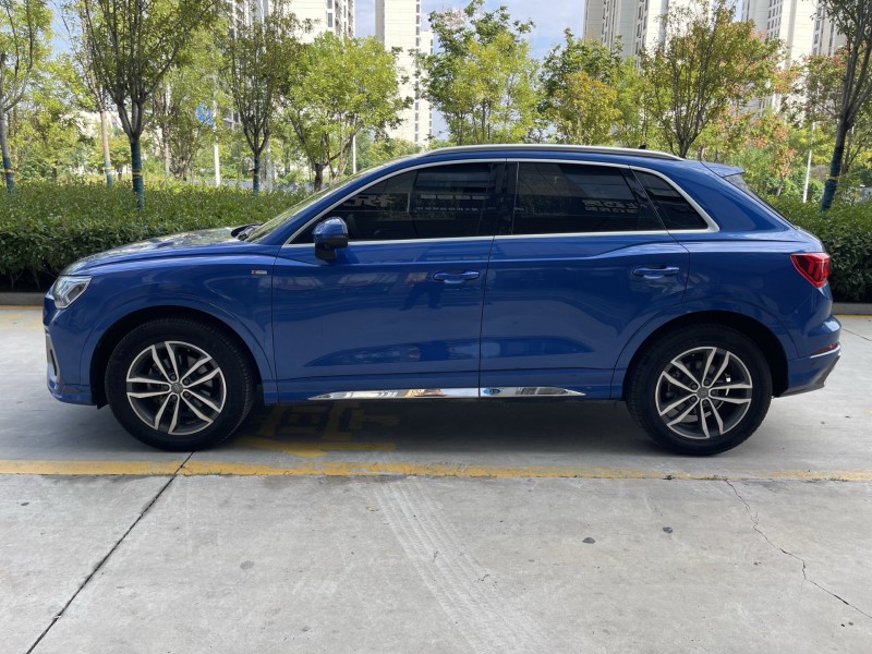 济宁21年奥迪Q38