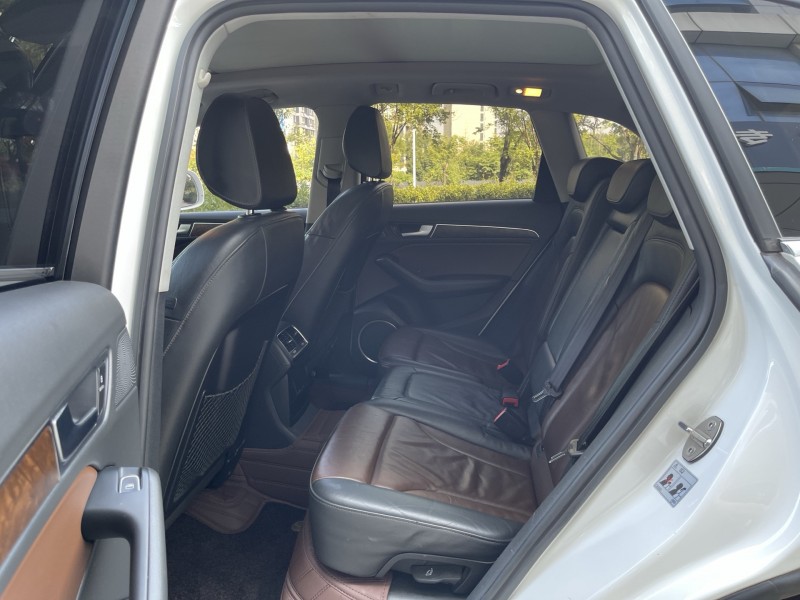 济宁16年奥迪Q56