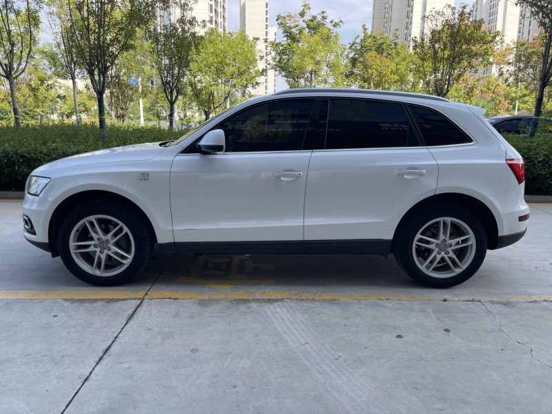 济宁16年奥迪Q58