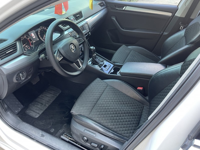 济宁17年斯柯达速派5