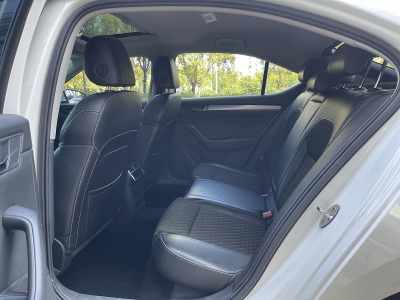 济宁17年斯柯达速派6