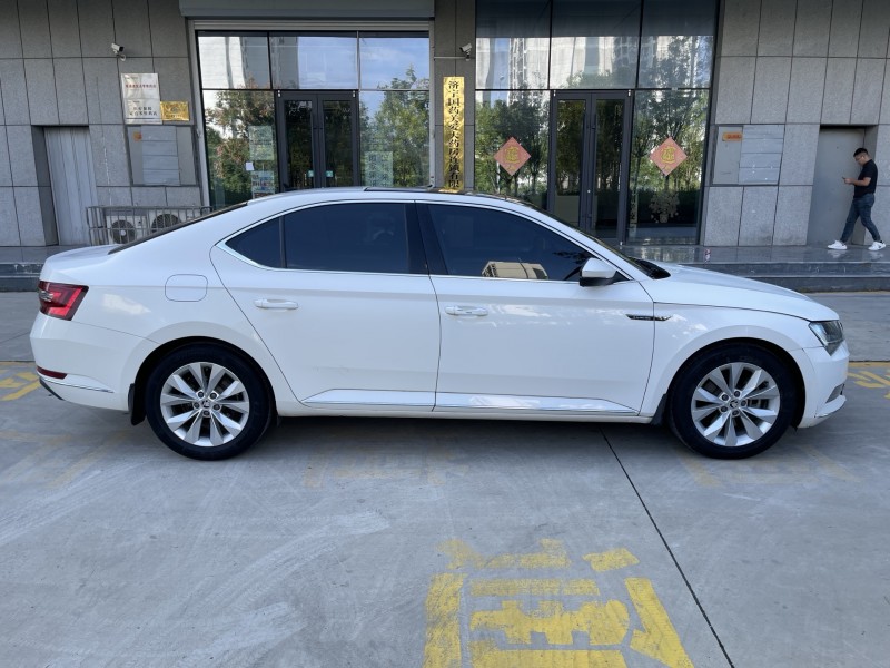 济宁17年斯柯达速派7