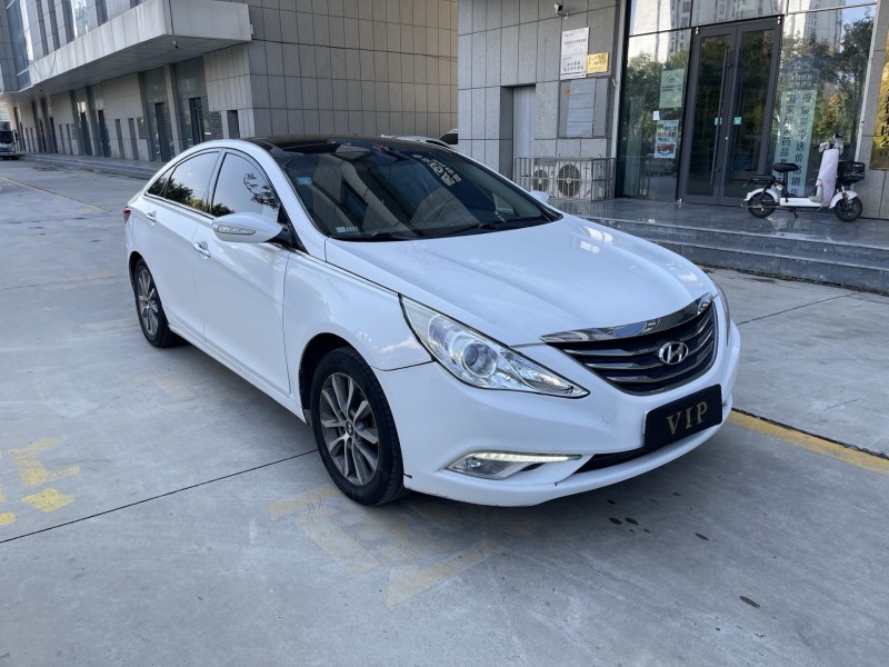 济宁14年现代索纳塔2